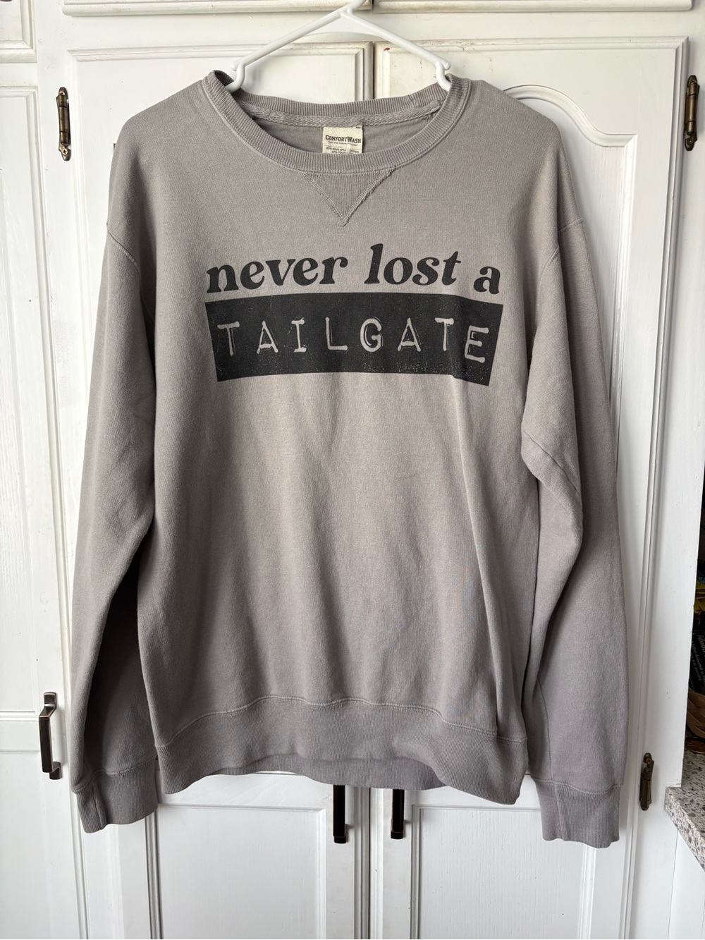 Hanes Men's Light Gray 'never lost a TAILGATE' Crewneck Sweatshirt